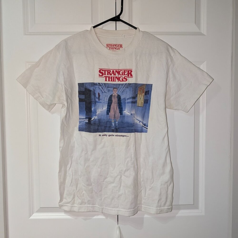 Stranger Things Netflix Vintage "It Only Gets Stranger.." T-Shirt